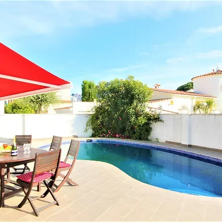 Holiday home Requesens 27 - Barneda *
