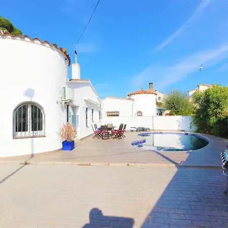 Requesens 27 - Barneda Holiday home Empuriabrava